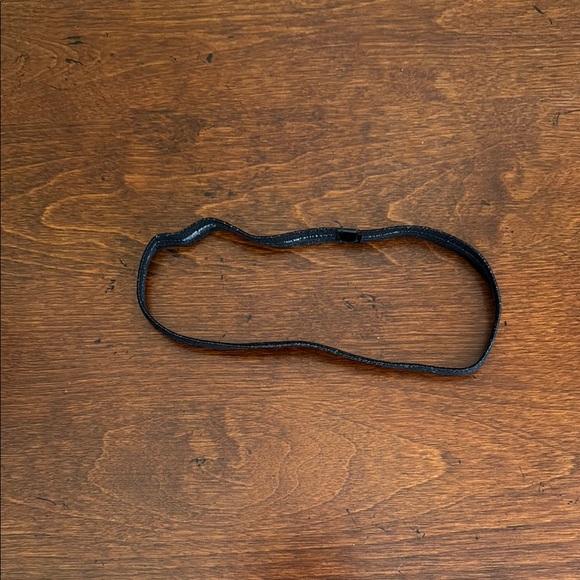 Simple Black Headband! - Picture 3 of 6
